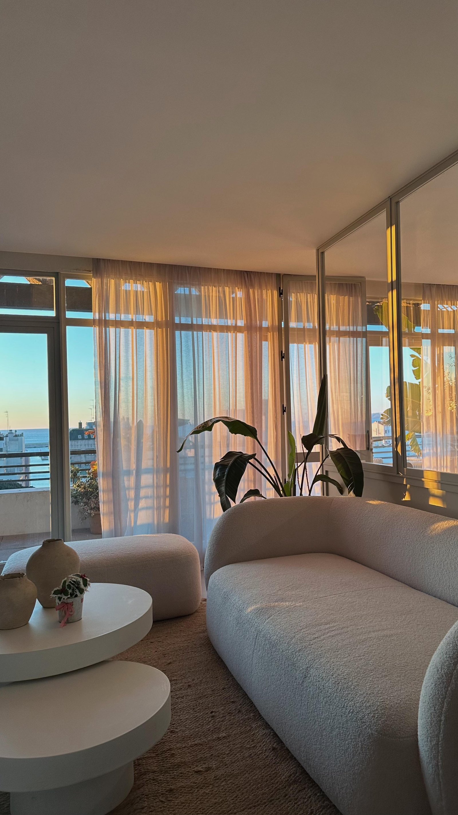 Este año nos plantea nuevos retos y grandes oportunidades. 

Afrontamos objetivos ambiciosos con una visión clara y un firme compromiso: seguir diseñando con calidad, propósito y visión 🫂

.
#ArdeStudio #estudiodearquitecturaydiseño #Alicante