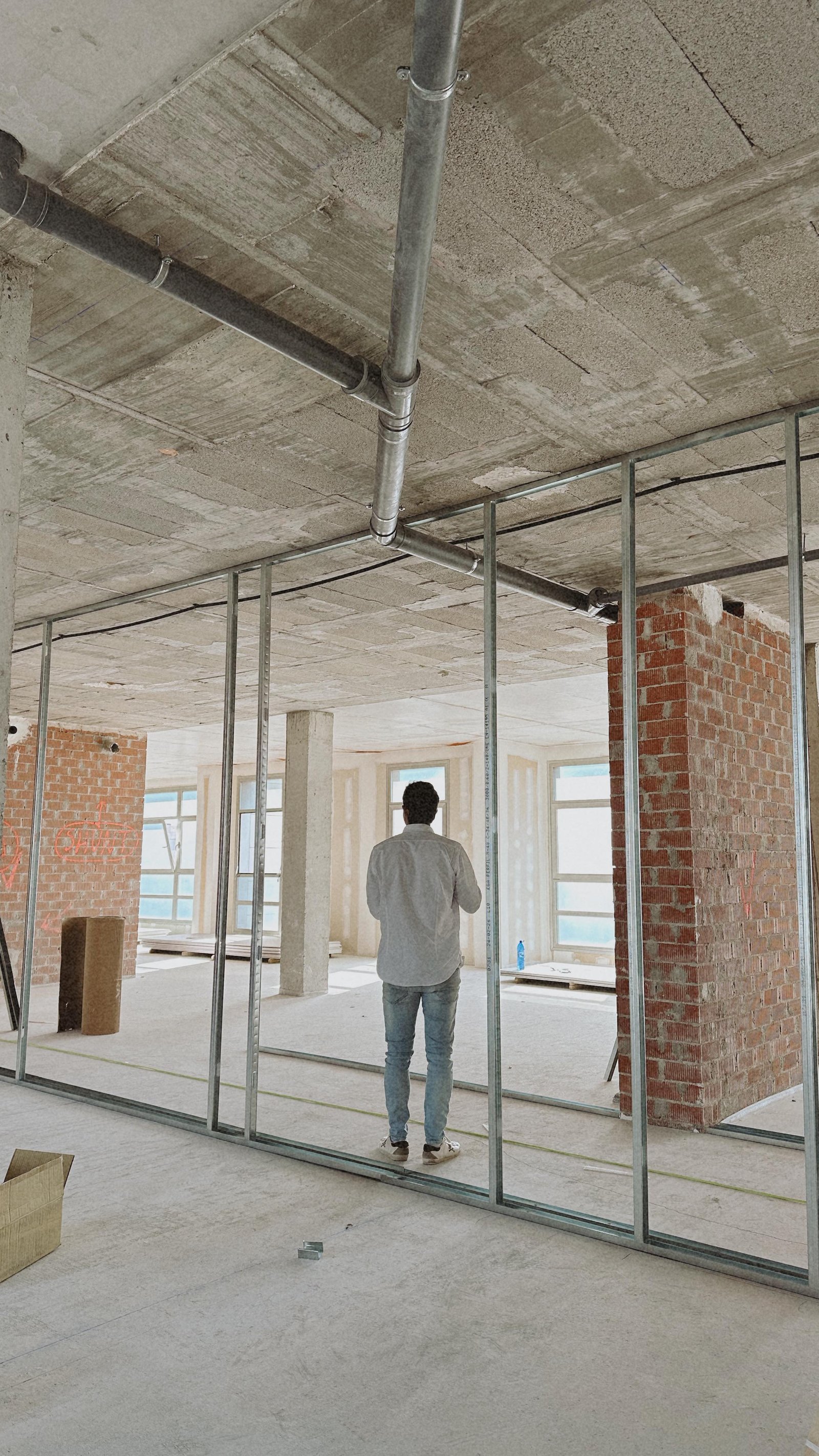 Hoy te vienes con nosotros a una visita de obra de nuestro proyecto Gran Vía, que próximamente se convertirá en un hostal 🏨

La obra avanza rápido y con ello nuestro trabajo dirigiendo cada movimiento.

Seguiremos documentando 📹